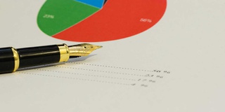 A fountain pen and a pie chart