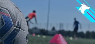 Teaser image used as a banner and thumbnail for sports pages, depicting a ball and students in the background practicing on outdoor sports facilities