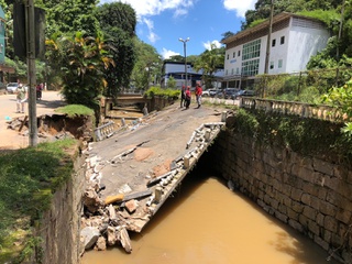 Image taken by Prof. Manuel Fernandes of flooding in Petropolis