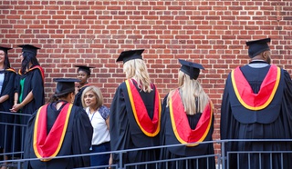 Robes, Photos & Videos